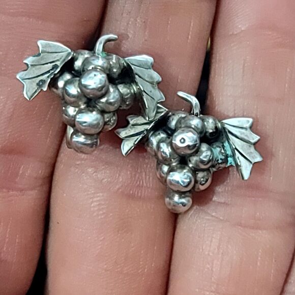 Sterling Silver Grape Cluster Screw Back Earrings 4.9g - Picture 1 of 11
